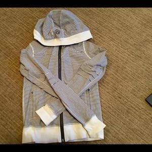 Lululemon Bliss Break Hoodie in Wagon Stripe Angel Wing Soot Light/Angel Wing, 6